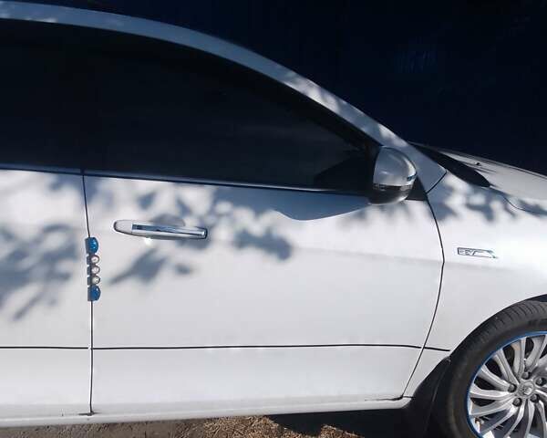Белый Джили Emgrand EV253, объемом двигателя 0 л и пробегом 105 тыс. км за 8200 $, фото 18 на Automoto.ua
