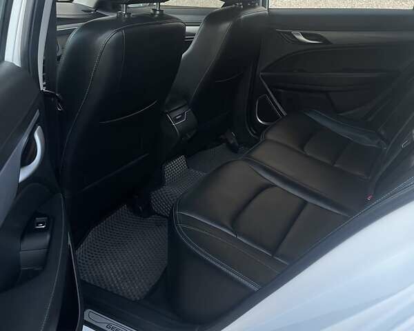 Белый Джили Emgrand EV350, объемом двигателя 0 л и пробегом 138 тыс. км за 9750 $, фото 12 на Automoto.ua