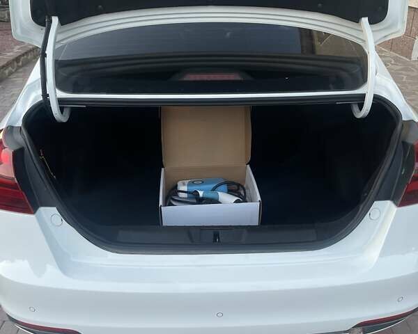 Белый Джили Emgrand EV350, объемом двигателя 0 л и пробегом 138 тыс. км за 9750 $, фото 9 на Automoto.ua