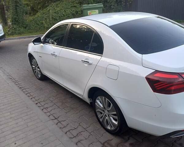 Белый Джили Emgrand EV350, объемом двигателя 0 л и пробегом 131 тыс. км за 13300 $, фото 4 на Automoto.ua