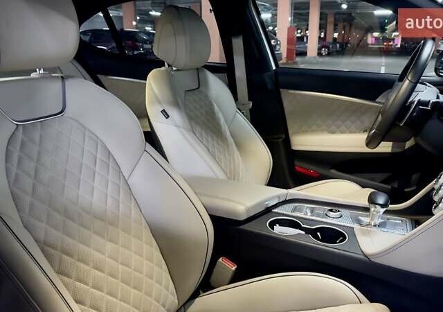 Белый Генезис G70, объемом двигателя 3.3 л и пробегом 27 тыс. км за 31500 $, фото 3 на Automoto.ua