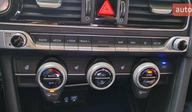 Сірий Генезис G70, об'ємом двигуна 2.2 л та пробігом 153 тис. км за 20500 $, фото 21 на Automoto.ua