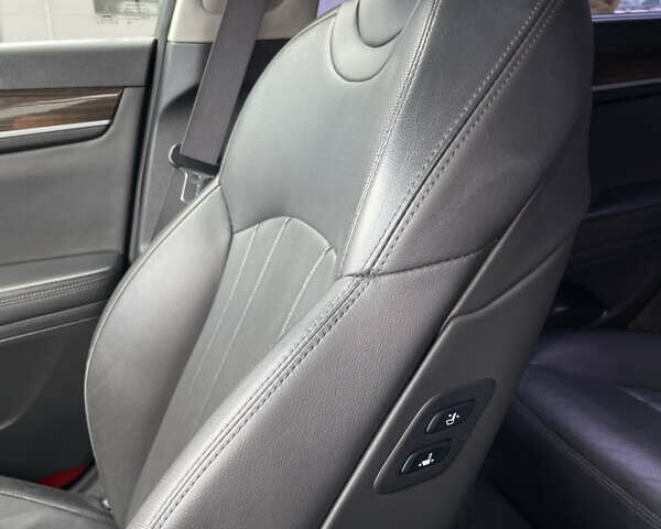 Черный Генезис G80, объемом двигателя 3.34 л и пробегом 289 тыс. км за 15900 $, фото 11 на Automoto.ua