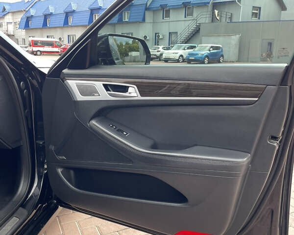 Черный Генезис G80, объемом двигателя 3.34 л и пробегом 289 тыс. км за 15900 $, фото 12 на Automoto.ua