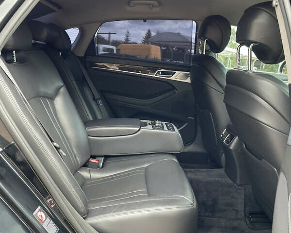 Черный Генезис G80, объемом двигателя 3.34 л и пробегом 289 тыс. км за 15900 $, фото 18 на Automoto.ua