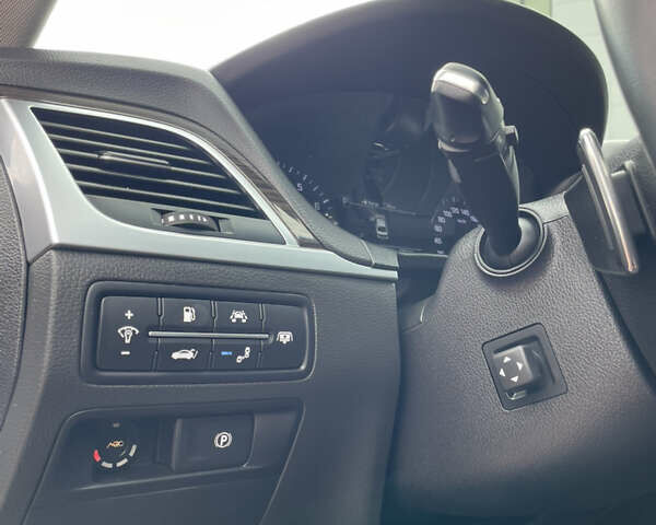 Черный Генезис G80, объемом двигателя 3.34 л и пробегом 289 тыс. км за 15900 $, фото 27 на Automoto.ua