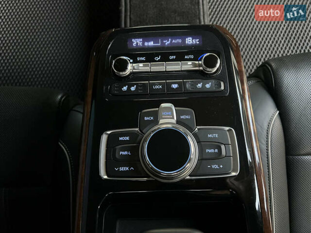Белый Генезис G90, объемом двигателя 5.04 л и пробегом 177 тыс. км за 34900 $, фото 21 на Automoto.ua