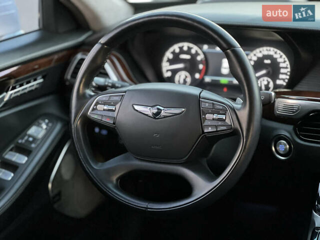 Белый Генезис G90, объемом двигателя 5.04 л и пробегом 177 тыс. км за 34900 $, фото 31 на Automoto.ua