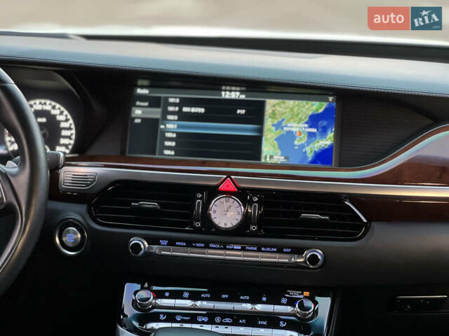 Білий Генезис G90, об'ємом двигуна 5.04 л та пробігом 177 тис. км за 34000 $, фото 33 на Automoto.ua