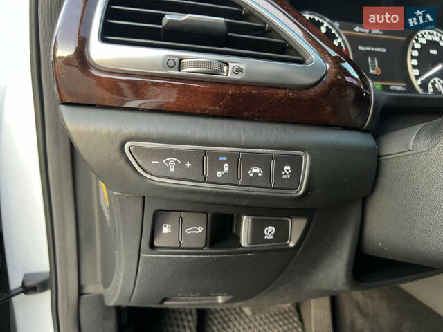 Білий Генезис G90, об'ємом двигуна 5.04 л та пробігом 177 тис. км за 34000 $, фото 27 на Automoto.ua