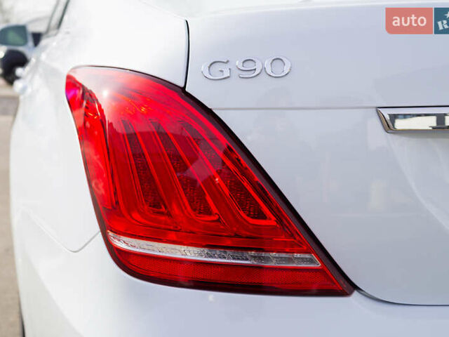 Білий Генезис G90, об'ємом двигуна 5 л та пробігом 205 тис. км за 33500 $, фото 7 на Automoto.ua
