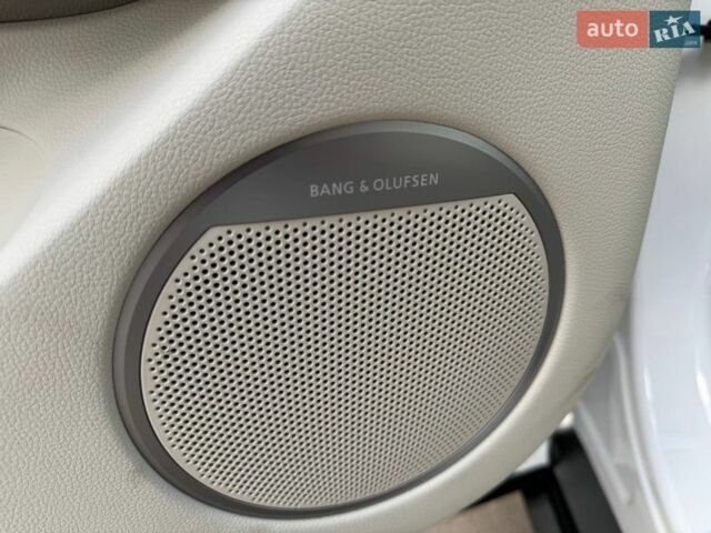 Белый Генезис GV60, объемом двигателя 0 л и пробегом 12 тыс. км за 35990 $, фото 18 на Automoto.ua