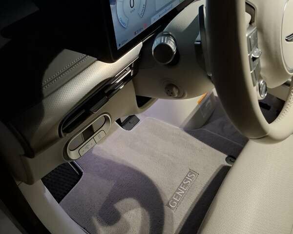 Білий Генезис GV60, об'ємом двигуна 0 л та пробігом 13 тис. км за 36000 $, фото 12 на Automoto.ua