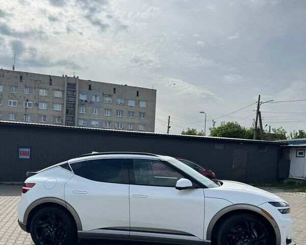 Белый Генезис GV60, объемом двигателя 0 л и пробегом 23 тыс. км за 33800 $, фото 3 на Automoto.ua