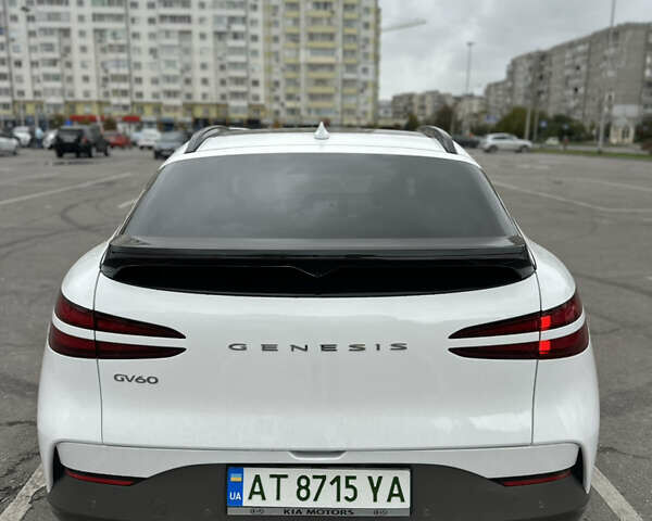 Белый Генезис GV60, объемом двигателя 0 л и пробегом 300 тыс. км за 35000 $, фото 2 на Automoto.ua