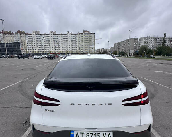 Белый Генезис GV60, объемом двигателя 0 л и пробегом 300 тыс. км за 35000 $, фото 1 на Automoto.ua