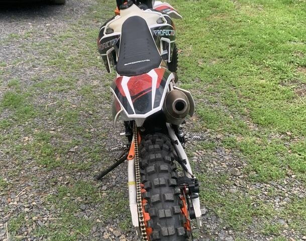 Геон Інша, об'ємом двигуна 0.3 л та пробігом 0 тис. км за 1995 $, фото 1 на Automoto.ua