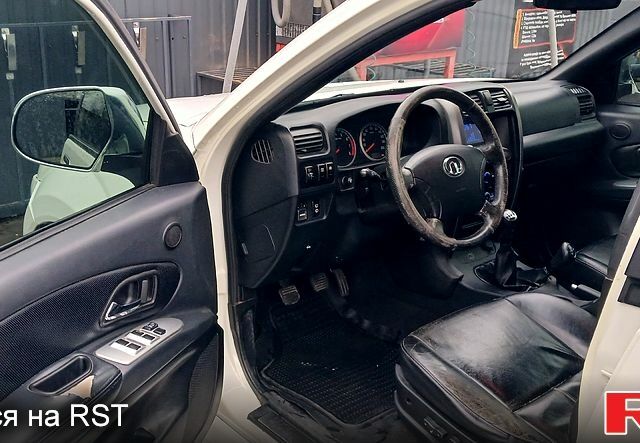 Белый Грейт Вол Хавал Х3, объемом двигателя 2.4 л и пробегом 166 тыс. км за 4000 $, фото 8 на Automoto.ua