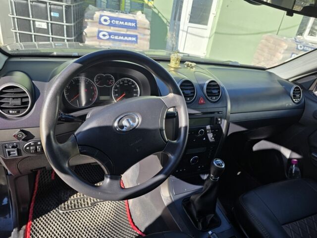 Черный Грейт Вол Хавал, объемом двигателя 2 л и пробегом 298 тыс. км за 4700 $, фото 3 на Automoto.ua