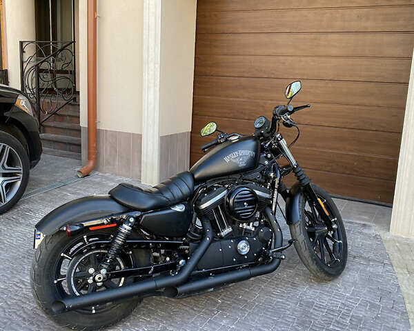 Черный Харлей-Дэвидсон 883 Iron, объемом двигателя 0.9 л и пробегом 5 тыс. км за 9200 $, фото 1 на Automoto.ua