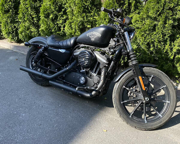 Черный Харлей-Дэвидсон 883 Iron, объемом двигателя 0.9 л и пробегом 5 тыс. км за 9200 $, фото 2 на Automoto.ua