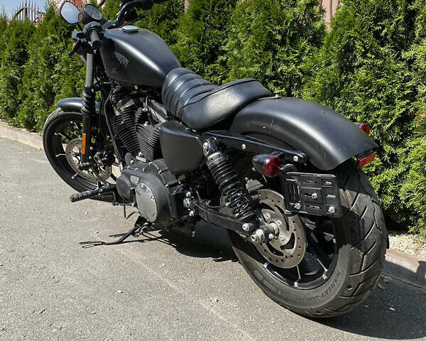 Черный Харлей-Дэвидсон 883 Iron, объемом двигателя 0.9 л и пробегом 5 тыс. км за 9200 $, фото 4 на Automoto.ua