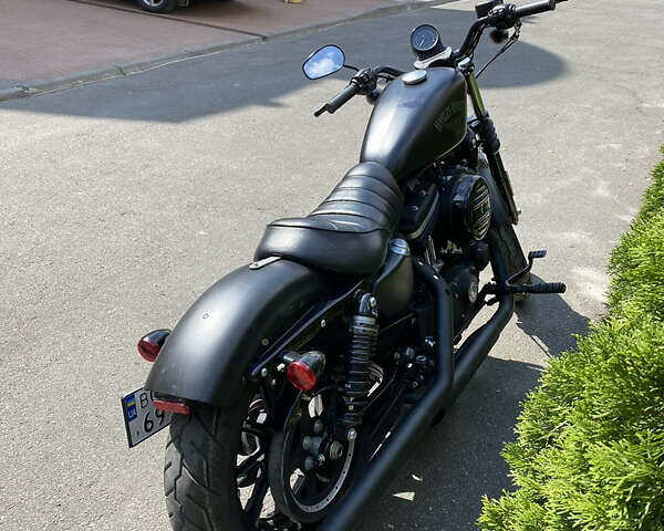 Черный Харлей-Дэвидсон 883 Iron, объемом двигателя 0.9 л и пробегом 5 тыс. км за 9200 $, фото 3 на Automoto.ua