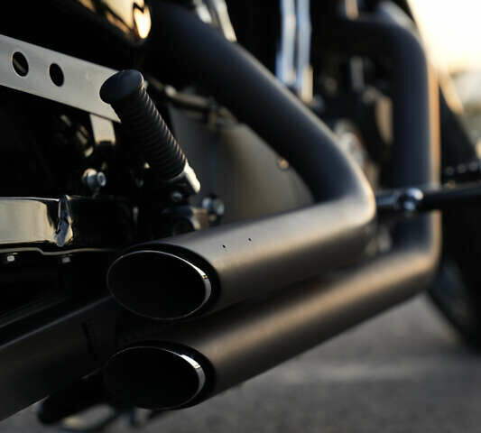 Черный Харлей-Дэвидсон 883 Iron, объемом двигателя 0.9 л и пробегом 8 тыс. км за 9700 $, фото 13 на Automoto.ua