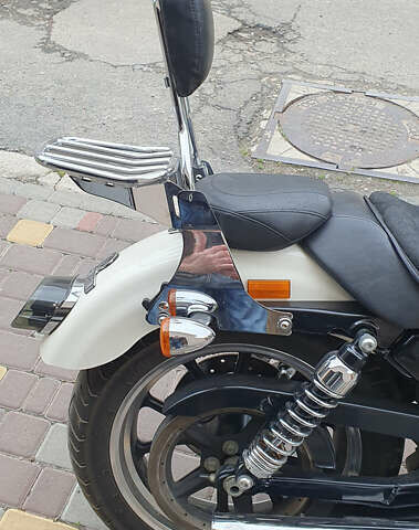 Белый Харлей-Дэвидсон 883L Sportster Low-XL, объемом двигателя 0.88 л и пробегом 36 тыс. км за 8700 $, фото 3 на Automoto.ua