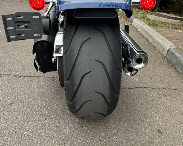 Синий Харлей-Дэвидсон Фэт Бой, объемом двигателя 1.9 л и пробегом 1 тыс. км за 24000 $, фото 7 на Automoto.ua