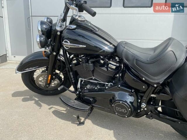 Черный Харлей-Дэвидсон Хэритаж Софтэил, объемом двигателя 1.9 л и пробегом 1 тыс. км за 17300 $, фото 5 на Automoto.ua