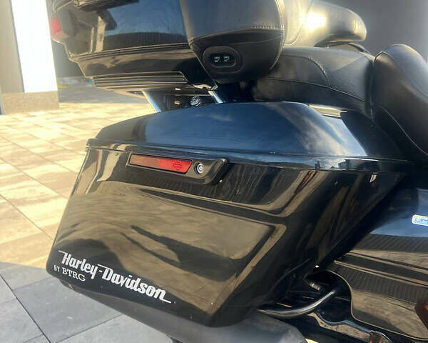 Черный Харлей-Дэвидсон Роад Глайд, объемом двигателя 1.8 л и пробегом 12 тыс. км за 24990 $, фото 3 на Automoto.ua
