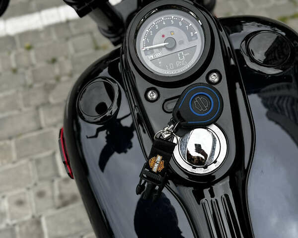 Синий Харлей-Дэвидсон Стрит Боб, объемом двигателя 1.69 л и пробегом 15 тыс. км за 11200 $, фото 2 на Automoto.ua