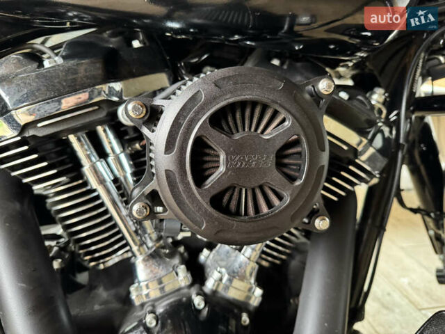 Чорний Харлей-Девідсон Стріт Глідє, об'ємом двигуна 1.8 л та пробігом 3 тис. км за 31000 $, фото 6 на Automoto.ua