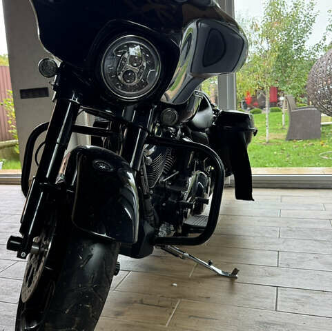 Чорний Харлей-Девідсон Стріт Глідє, об'ємом двигуна 1.8 л та пробігом 3 тис. км за 31000 $, фото 7 на Automoto.ua