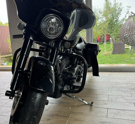 Чорний Харлей-Девідсон Стріт Глідє, об'ємом двигуна 1.8 л та пробігом 3 тис. км за 31000 $, фото 8 на Automoto.ua