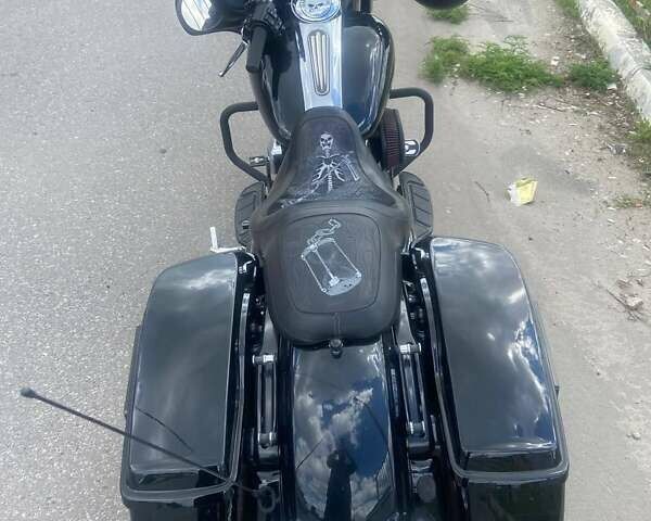 Черный Харлей-Дэвидсон Стрит Глиде, объемом двигателя 1.7 л и пробегом 25 тыс. км за 16750 $, фото 11 на Automoto.ua