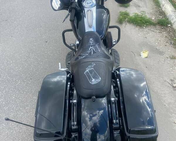 Черный Харлей-Дэвидсон Стрит Глиде, объемом двигателя 1.7 л и пробегом 25 тыс. км за 16750 $, фото 4 на Automoto.ua
