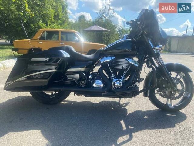 Черный Харлей-Дэвидсон Стрит Глиде, объемом двигателя 1.7 л и пробегом 25 тыс. км за 16750 $, фото 3 на Automoto.ua