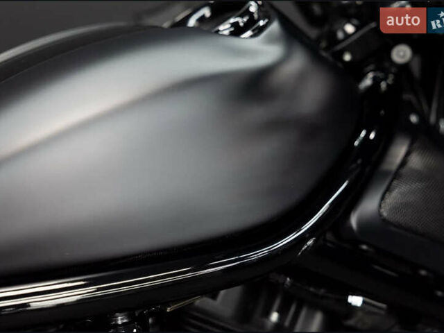 Черный Харлей-Дэвидсон В-Род, объемом двигателя 1.25 л и пробегом 2 тыс. км за 35000 $, фото 6 на Automoto.ua