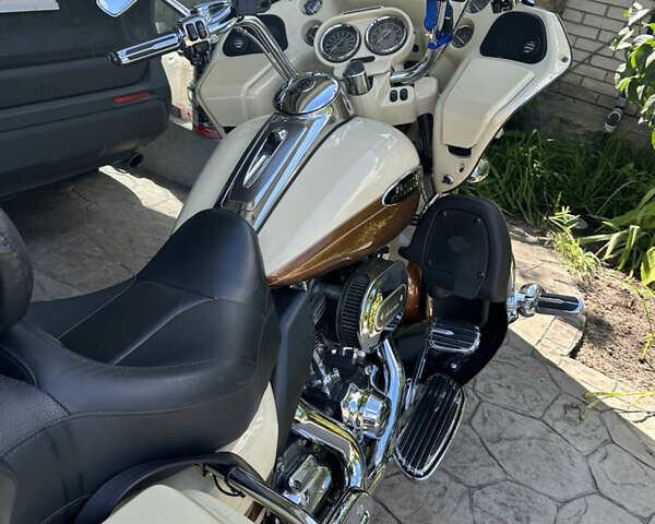 Харлей-Дэвидсон CVO Road Glide, объемом двигателя 1.8 л и пробегом 17 тыс. км за 37000 $, фото 11 на Automoto.ua
