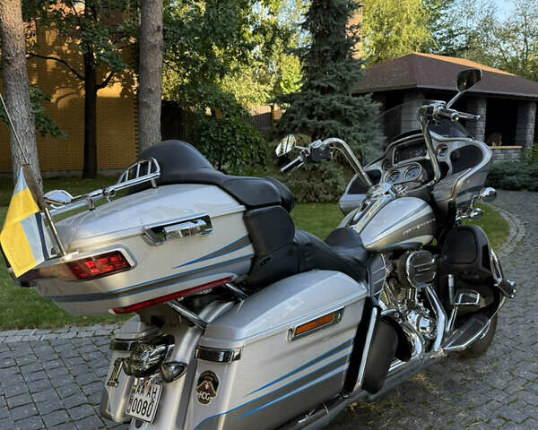 Серый Харлей-Дэвидсон CVO Road Glide, объемом двигателя 1.8 л и пробегом 55 тыс. км за 20000 $, фото 1 на Automoto.ua