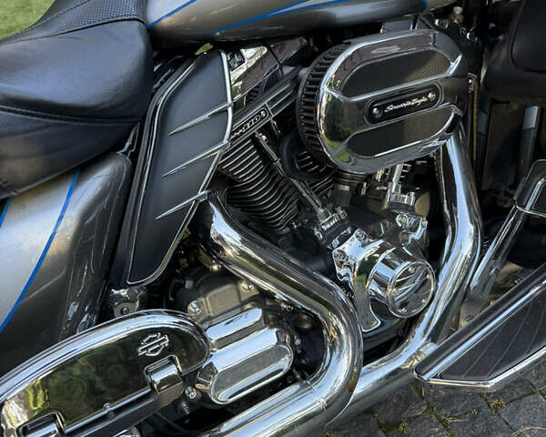 Серый Харлей-Дэвидсон CVO Road Glide, объемом двигателя 1.8 л и пробегом 55 тыс. км за 20000 $, фото 5 на Automoto.ua