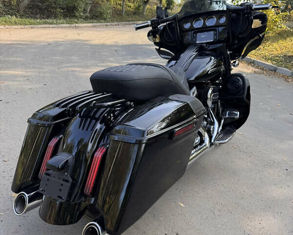 Харлей-Дэвидсон CVO Street Glide 2016 в Ровно на Automoto.ua Черный Харлей-Дэвидсон CVO Street Glide, объемом двигателя 1.85 л и пробегом 25 тыс. км за 19900 $, фото 6 на Automoto.ua