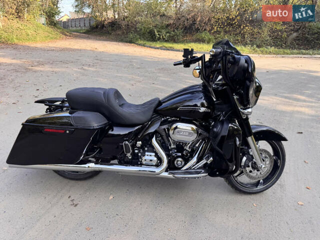 Харлей-Дэвидсон CVO Street Glide 2016 в Ровно на Automoto.ua Черный Харлей-Дэвидсон CVO Street Glide, объемом двигателя 1.85 л и пробегом 25 тыс. км за 19900 $, фото 4 на Automoto.ua
