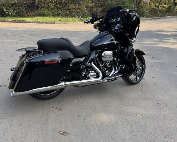 Харлей-Дэвидсон CVO Street Glide 2016 в Ровно на Automoto.ua Черный Харлей-Дэвидсон CVO Street Glide, объемом двигателя 1.85 л и пробегом 25 тыс. км за 19900 $, фото 5 на Automoto.ua
