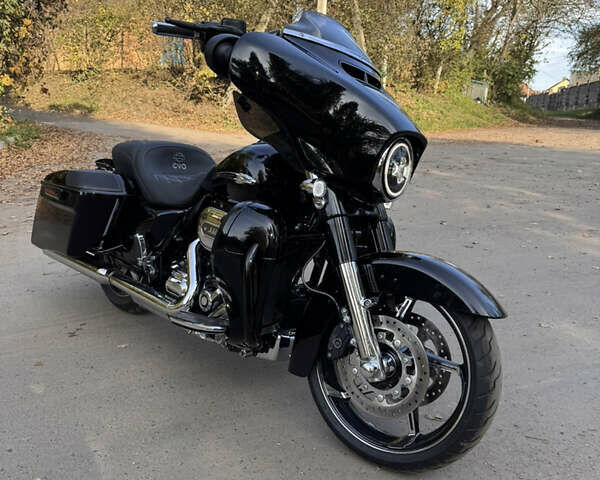 Харлей-Дэвидсон CVO Street Glide 2016 в Ровно на Automoto.ua Черный Харлей-Дэвидсон CVO Street Glide, объемом двигателя 1.85 л и пробегом 25 тыс. км за 19900 $, фото 3 на Automoto.ua