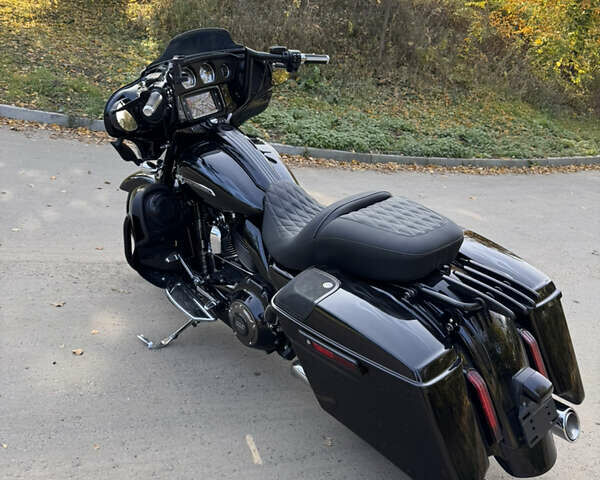 Харлей-Дэвидсон CVO Street Glide 2016 в Ровно на Automoto.ua Черный Харлей-Дэвидсон CVO Street Glide, объемом двигателя 1.85 л и пробегом 25 тыс. км за 19900 $, фото 8 на Automoto.ua