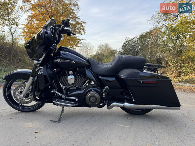 Харлей-Дэвидсон CVO Street Glide 2016 в Ровно на Automoto.ua Черный Харлей-Дэвидсон CVO Street Glide, объемом двигателя 1.85 л и пробегом 25 тыс. км за 19900 $, фото 9 на Automoto.ua