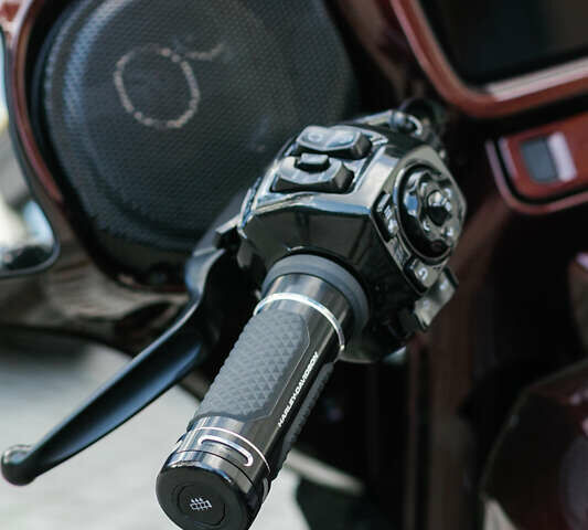Коричневый Харлей-Дэвидсон CVO Street Glide, объемом двигателя 1.97 л и пробегом 1 тыс. км за 40000 $, фото 30 на Automoto.ua